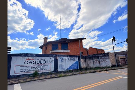 Casa à venda com 1037m², 3 quartos e 4 vagasFachada do outro lado