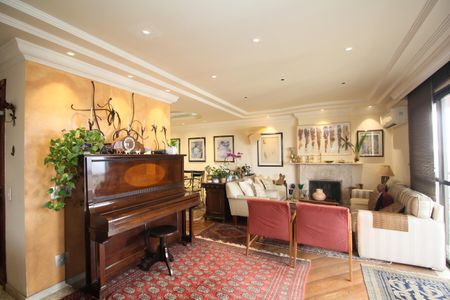 Apartamento à venda com 213m², 4 quartos e 4 vagasSala