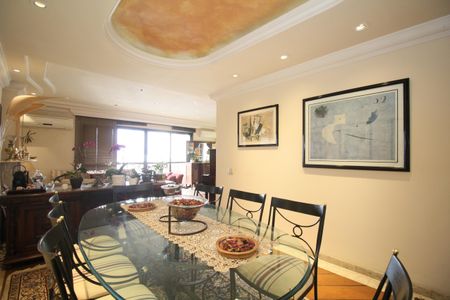 Apartamento à venda com 213m², 4 quartos e 4 vagasSala - Jantar