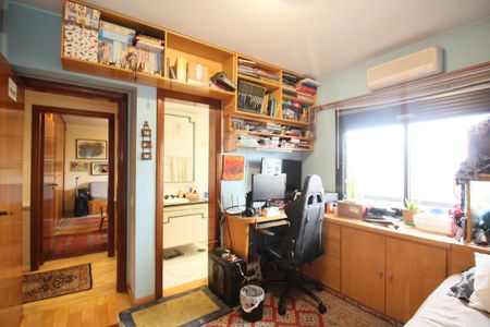 Apartamento à venda com 213m², 4 quartos e 4 vagasSuíte 2