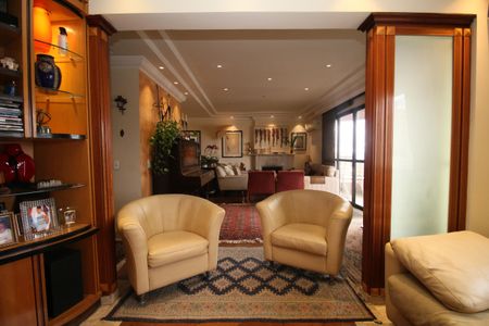 Apartamento à venda com 213m², 4 quartos e 4 vagasSala