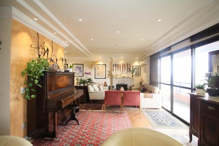 Apartamento à venda com 213m², 4 quartos e 4 vagasSala