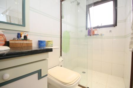 Apartamento à venda com 213m², 4 quartos e 4 vagasBanheiro da Suíte 2