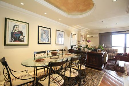 Apartamento à venda com 213m², 4 quartos e 4 vagasSala - Jantar