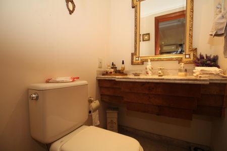 Apartamento à venda com 213m², 4 quartos e 4 vagasLavabo