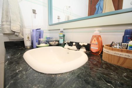 Apartamento à venda com 213m², 4 quartos e 4 vagasBanheiro da Suíte 2