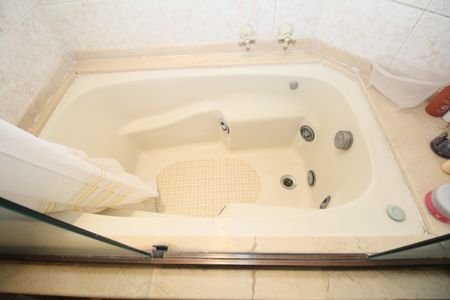 Apartamento à venda com 213m², 4 quartos e 4 vagasBanheiro da Suíte