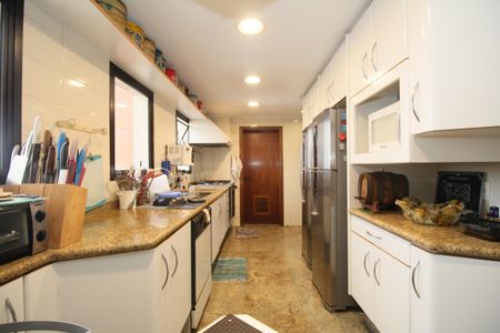 Apartamento à venda com 213m², 4 quartos e 4 vagasCozinha