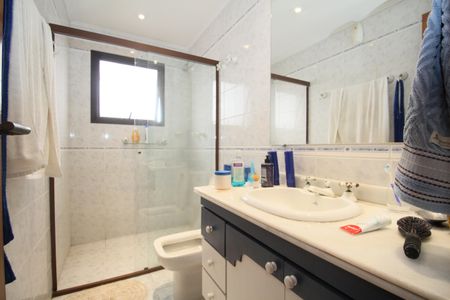 Apartamento à venda com 213m², 4 quartos e 4 vagasBanheiro da Suíte 2