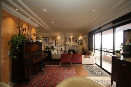 Apartamento à venda com 213m², 4 quartos e 4 vagasSala