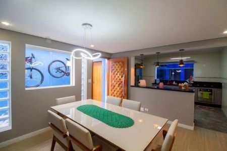 Casa para alugar com 240m², 3 quartos e 2 vagas