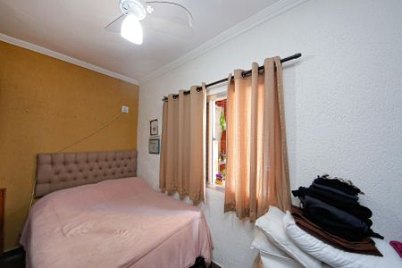 Casa à venda com 200m², 4 quartos e 2 vagas Casa à venda com 200m², 4 quartos e 2 vagasQuarto 2