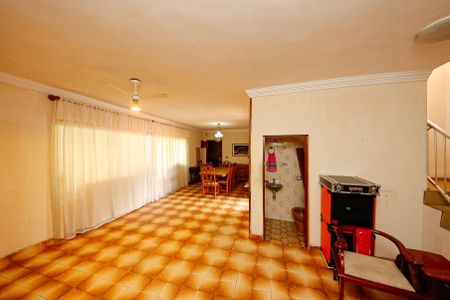 Casa à venda com 200m², 4 quartos e 2 vagas Casa à venda com 200m², 4 quartos e 2 vagasSala