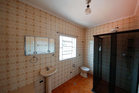 Casa à venda com 200m², 4 quartos e 2 vagas Casa à venda com 200m², 4 quartos e 2 vagasBanheiro Suíte