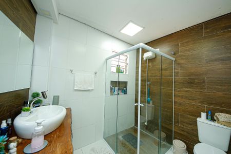 Casa à venda com 200m², 4 quartos e 2 vagas Casa à venda com 200m², 4 quartos e 2 vagasBanheiro