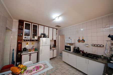 Casa à venda com 200m², 4 quartos e 2 vagas Casa à venda com 200m², 4 quartos e 2 vagasCozinha