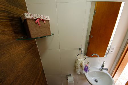 Casa à venda com 200m², 4 quartos e 2 vagas Casa à venda com 200m², 4 quartos e 2 vagasLavabo