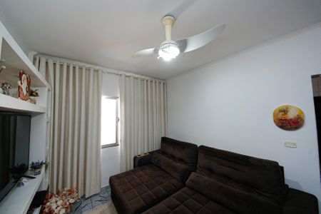 Casa à venda com 200m², 4 quartos e 2 vagas Casa à venda com 200m², 4 quartos e 2 vagasSala