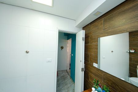 Casa à venda com 200m², 4 quartos e 2 vagas Casa à venda com 200m², 4 quartos e 2 vagasBanheiro