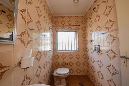 Casa à venda com 200m², 4 quartos e 2 vagas Casa à venda com 200m², 4 quartos e 2 vagasBanheiro