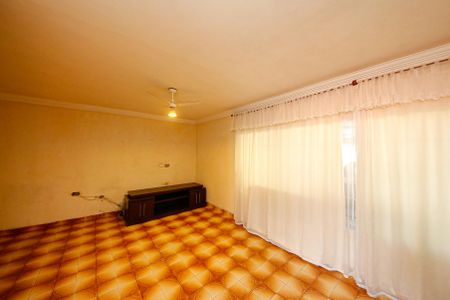 Casa à venda com 200m², 4 quartos e 2 vagas Casa à venda com 200m², 4 quartos e 2 vagasSala