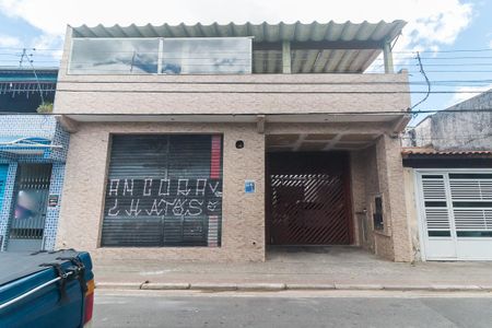 Casa para alugar com 84m², 2 quartos e 1 vaga Casa para alugar com 84m², 2 quartos e 1 vagaFachada