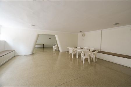Apartamento para alugar com 91m², 2 quartos e sem vaga Apartamento para alugar com 91m², 2 quartos e sem vagaÁrea comum - Salão de festas