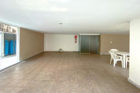 Apartamento à venda com 78m², 2 quartos e 1 vaga Apartamento à venda com 78m², 2 quartos e 1 vagaÁrea comum - Salão de festas