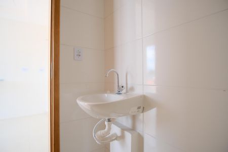 Banheiro de kitnet/studio à venda com 1 quarto, 24m² em Vila Carrão, São Paulo