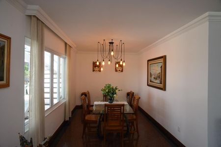 Casa de condomínio à venda com 550m², 5 quartos e 6 vagasSala