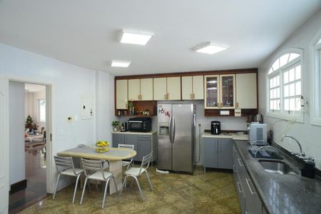 Casa de condomínio à venda com 550m², 5 quartos e 6 vagasCozinha