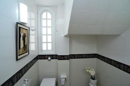 Casa de condomínio à venda com 550m², 5 quartos e 6 vagasLavabo