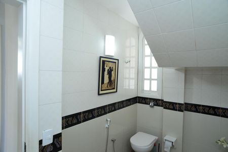 Casa de condomínio à venda com 550m², 5 quartos e 6 vagasLavabo