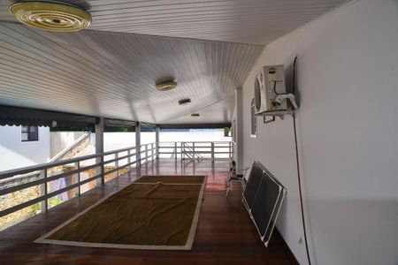 Casa de condomínio à venda com 550m², 5 quartos e 6 vagasEspaço de Jogos