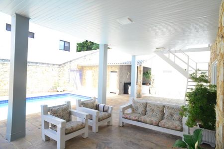 Casa de condomínio à venda com 550m², 5 quartos e 6 vagasÁrea Externa