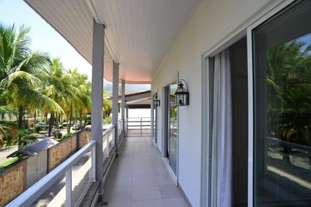 Casa de condomínio à venda com 550m², 5 quartos e 6 vagasVaranda