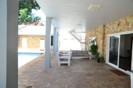 Casa de condomínio à venda com 550m², 5 quartos e 6 vagasÁrea Externa