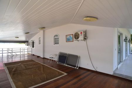 Casa de condomínio à venda com 550m², 5 quartos e 6 vagasEspaço de Jogos