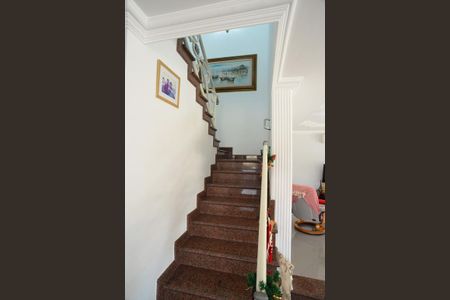 Casa de condomínio à venda com 550m², 5 quartos e 6 vagasEscada de Acesso