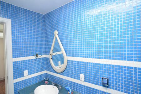 Casa de condomínio à venda com 550m², 5 quartos e 6 vagasBanheiro Suíte 2