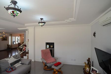 Casa de condomínio à venda com 550m², 5 quartos e 6 vagasSala