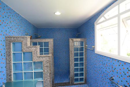 Casa de condomínio à venda com 550m², 5 quartos e 6 vagasBanheiro Suíte Principal