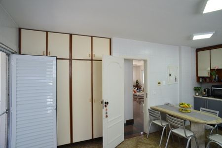 Casa de condomínio à venda com 550m², 5 quartos e 6 vagasCozinha