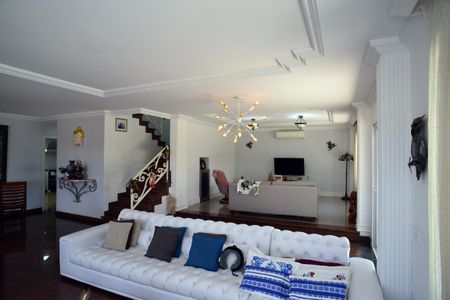 Casa de condomínio à venda com 550m², 5 quartos e 6 vagasSala