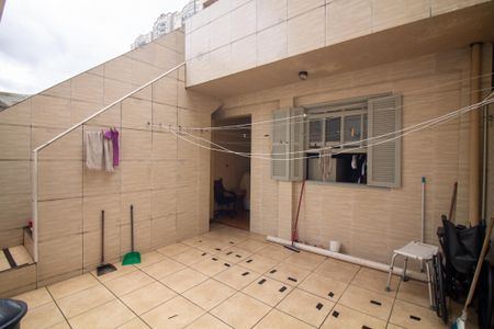 Casa à venda com 90m², 3 quartos e 2 vagasQuintal
