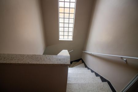 Casa à venda com 90m², 3 quartos e 2 vagasEscada