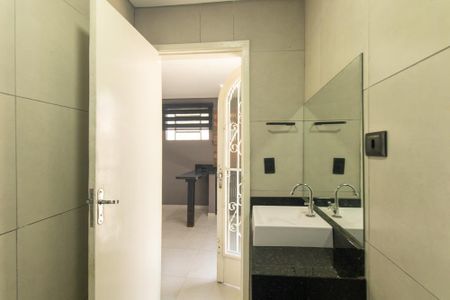 Casa para alugar com 108m², 3 quartos e 2 vagas Casa para alugar com 108m², 3 quartos e 2 vagasBanheiro Social