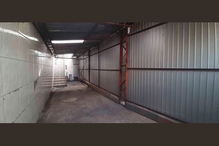 Casa à venda com 250m², 2 quartos e 10 vagas Casa à venda com 250m², 2 quartos e 10 vagasGaragem