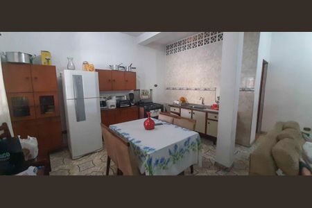Casa à venda com 250m², 2 quartos e 10 vagas Casa à venda com 250m², 2 quartos e 10 vagasCozinha
