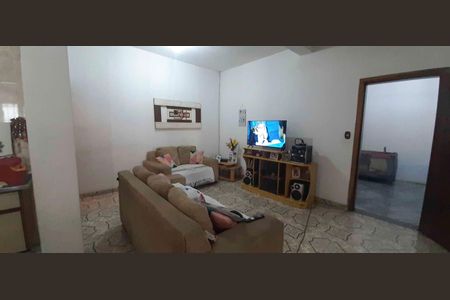 Casa à venda com 250m², 2 quartos e 10 vagas Casa à venda com 250m², 2 quartos e 10 vagasSala